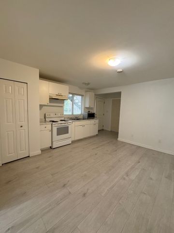 Cozy two bedroom Basement Suite – VIU Area - Photo 5