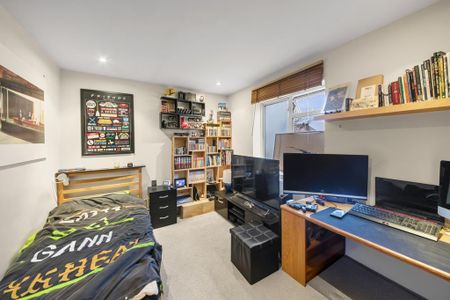 3 bedroom flat to rent - Photo 4