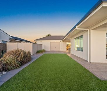 Prime lakefront location - Photo 5