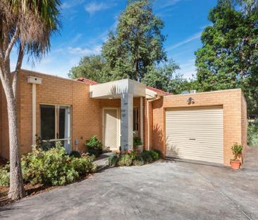 Spacious and Private Living in the Frankston High School Zone - Photo 2