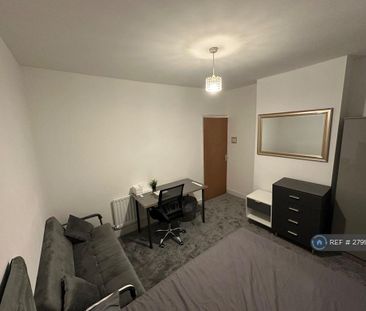 3 bedroom flat to rent - Photo 3