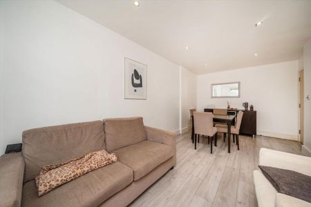 2 bedroom flat to rent - Photo 2