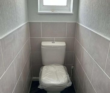 Lynside Walk, Manchester, M22 - Photo 5