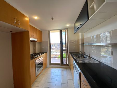 Ultra Convenient Two Bedroom Apartment With Secured Parking - Hurstville - Photo 4