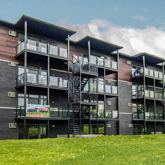 MAGNIFIQUE appartement style condo 4 1/2 sur le golf de VALLEYFIELD - Photo 1