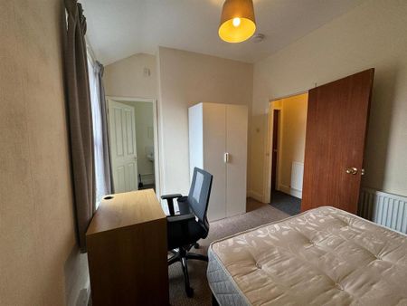 4 bedroom terraced house to rent - Photo 4