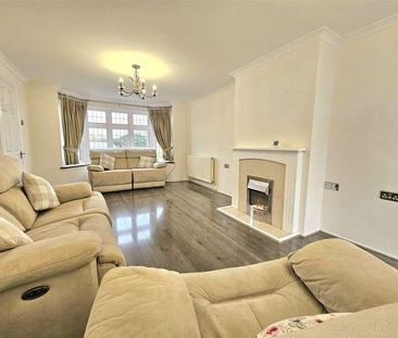 Hayes Drive, Rainham, RM13 - Photo 1