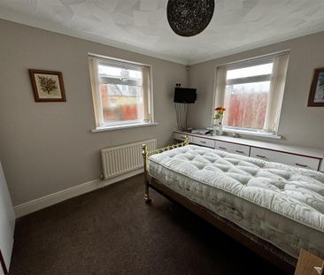 3 bedroom detached bungalow to rent - Photo 2