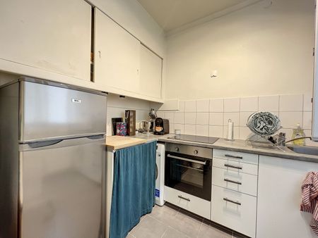 A LOUER VIDE : CHARMANT 2P AU PIED DU METRO CORENTIN CELTON - Photo 3