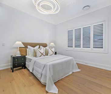 Modern Elegance Meets Everyday Comfort in Eastwood - Photo 6