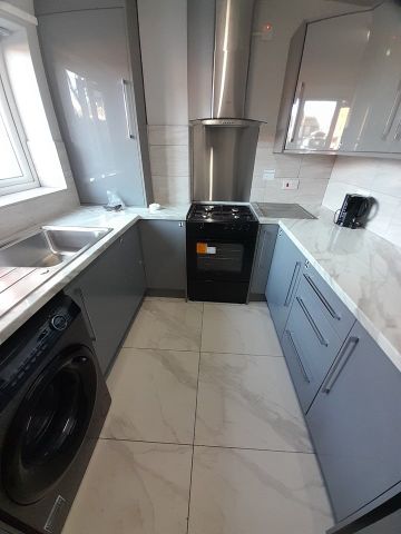 Room in a Shared House, Burlington Mews, B10 - Photo 3