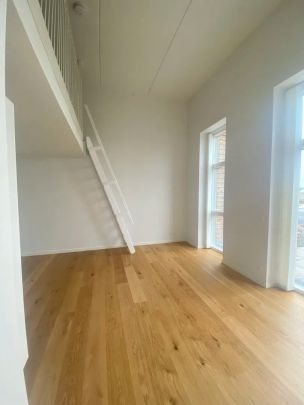 Moderne lejlighed med udsigt og privat terrasse - Photo 1