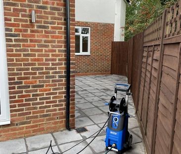 2 Bed Flat, Wayside, NW11 - Photo 3