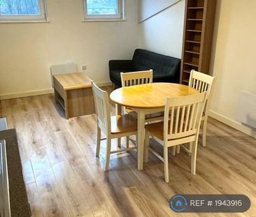 2 bedroom flat to rent - Photo 2