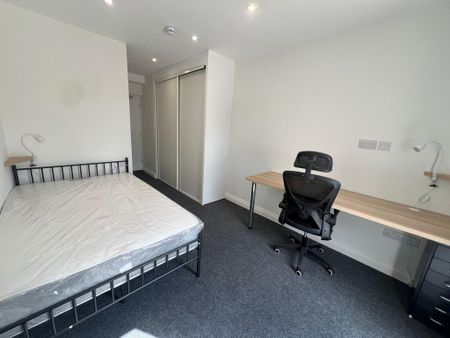 1 bedroom in a house share to rent - Photo 2