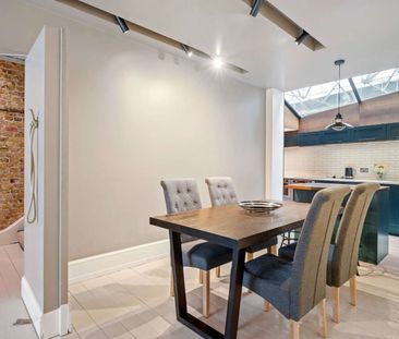 An incredible period property in Spitalfields. - Photo 5