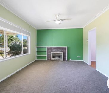 COMFORTABLE THREE BEDROOM HOUSE! - Photo 1