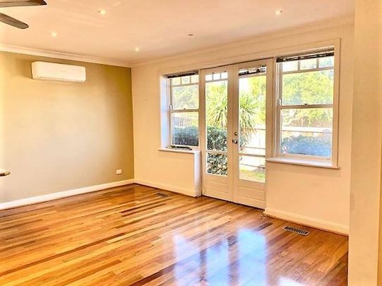 LIGHT AND BRIGHT | GREAT LOCATION | TWO BEDROOM + STUDY - Photo 1