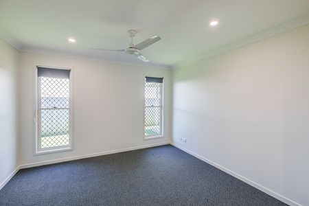 Beautiful Family Home for Rent – Prime Pimpama Location - Photo 4