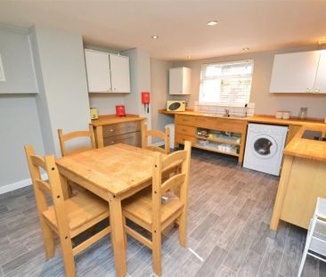 1 bedroom in a house share to rent - Photo 6