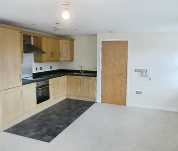 2 bedroom Flat To Let - Photo 4