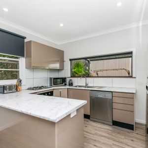 FULLY FURNISHED - SEE AGENT FOR AVAILABILITY - Photo 2