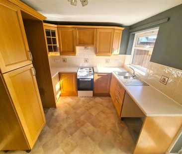 2 bedroom semi-detached house to rent - Photo 4