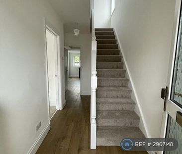 3 bedroom semi-detached house to rent - Photo 3