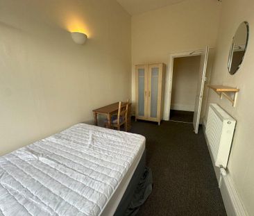 3 bedroom flat to rent - Photo 6