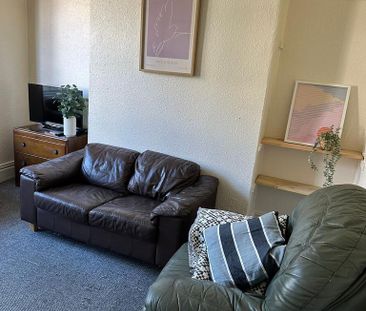 6 bedroom house to rent - Photo 2