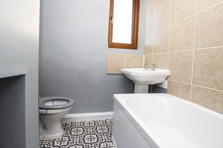 2 bedroom House To Let Total Size: 1098 SQ FT - Photo 4