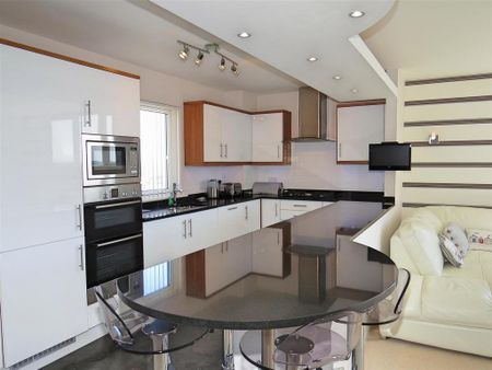 3 bedroom penthouse to rent - Photo 2