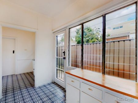 3 Bed, 1 Bath - Photo 2