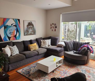 Caulfield South - Photo 1