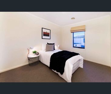 THREE BEDROOM TOWNHOUSE - Photo 3