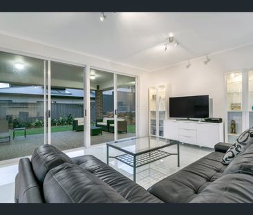 4 Bedroom Home with Spectacular Views. - Photo 2