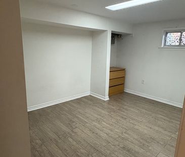 For Lease - 124 Avondale Boulevard, Brampton, Ontario - Photo 2