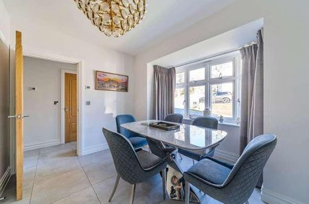 Consort Drive, Cobham, Surrey, KT22 - Photo 2