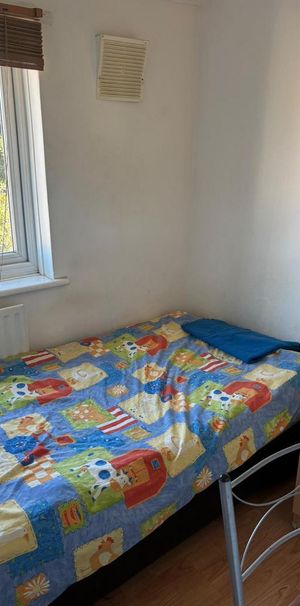 1 bedroom in a house share to rent - Photo 1