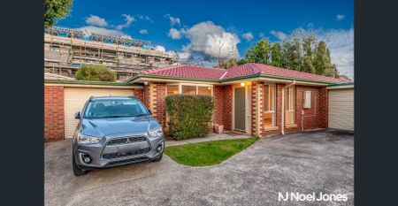 Beautifully Renovated Unit In Prime Position - Photo 4