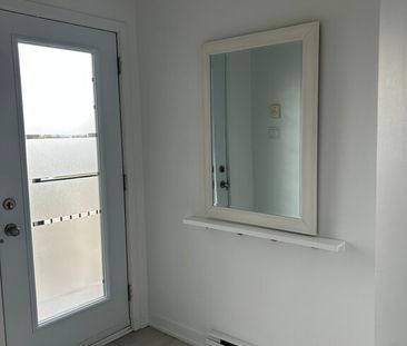 Grand 5 1/2 Avec 2 Salles De Bain - Photo 3