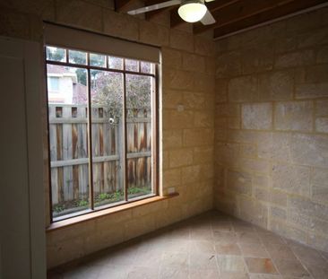 UNIQUE 5X1 HOME IN LOVELY ACSOT ESTATE - Photo 5