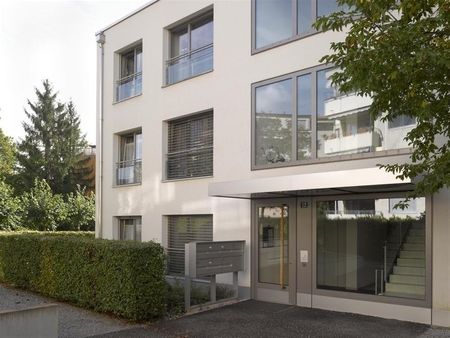 In ruhiger, gepflegter und charmanter Liegenschaft - Photo 5