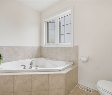 For Lease - 67 Promenade Drive, Whitby, Ontario - Photo 4