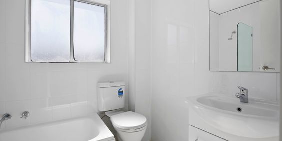 Stylishly Renovated Apartment in Prime Randwick Location - Photo 3