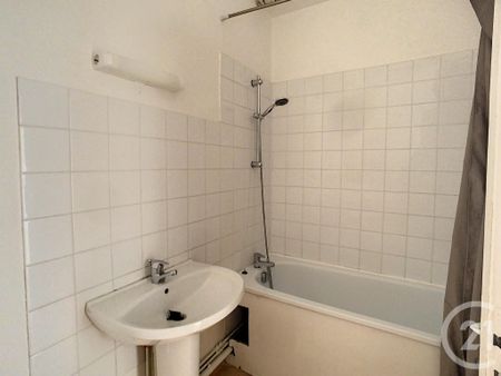 Location Appartement 4 pièces 76m² CREPY EN VALOIS 60800 - Photo 4