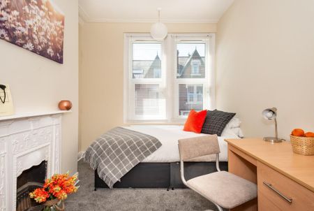 1 bedroom in a house share to rent - Photo 2