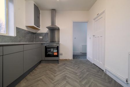 3 bedroom flat to rent - Photo 5