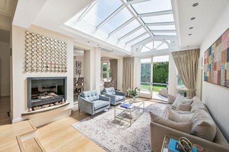 6 bedroom detached house to rent - Photo 2