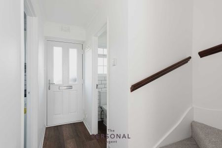 Kiln Lane, Epsom - Photo 2